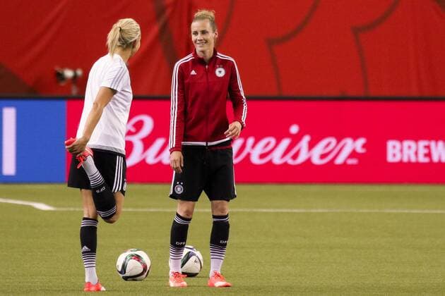v.li.: Lena Goeßling ( Lena Goessling , Deutschland), Simone Laudehr (Deutschland), beim Training vor dem Viertelfinale zwischen Deutschland und Frankreich, Fussball, FIFA Frauen-WM 2015, Abschlusstraining im Stadion, xozx