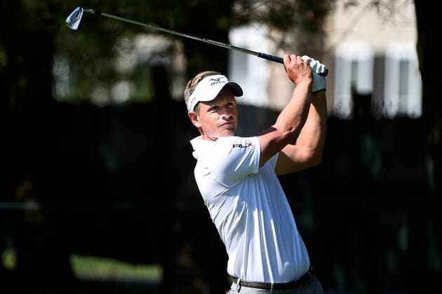 June 25, 2015 - Cromwell, Connecticut , U.S. - Luke Donald tees on the 8th hole during the first round of the PGA Golf Herren Travelers Championship tournament held at TPC River Highland in Cromwell Connecticut. Eric Canha CSM PGA 2015: Travelers Championship JUN 25 - ZUMAc04_