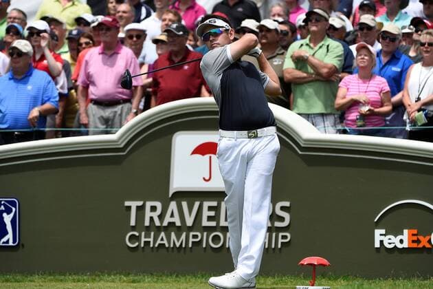 June 25, 2015 - Cromwell, Connecticut , U.S. - Louis Oosthuizen tees off from the 1st tee box during the first round of the PGA Golf Herren Travelers Championship tournament held at TPC River Highland in Cromwell Connecticut. Eric Canha CSM PGA 2015: Travelers Championship JUN 25 - ZUMAc04_