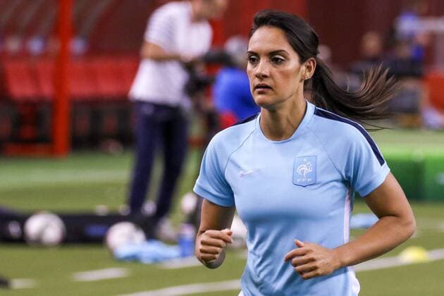 Aktuell Fußball, Damen WM in Kanada, Nationalteam Frankreich Abschlusstraining Louisa Necib (Frankreich), Einzelbild, Aktion, Action, beim Abschlusstraining vor dem Viertelfinale zwischen Deutschland und Frankreich, Fussball, FIFA Frauen-WM 2015, Abschlusstraining im Stadion, xozx