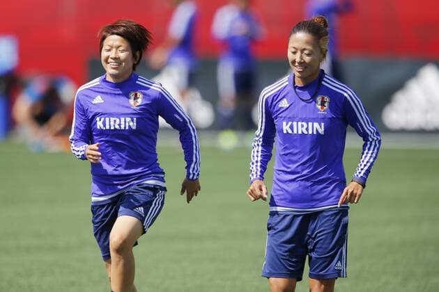 (L-R) Aya Miyama (JPN), Yuki Ogimi (JPN), JUNE 25, 2015 - Football Soccer : Japan national team Nationalteam official training session before the FIFA Women s World Cup Canada 2015 Quarterfinal match at Clareview Park, Edmonton, Canada. NoxThirdxPartyxSales  (qdwa041256)