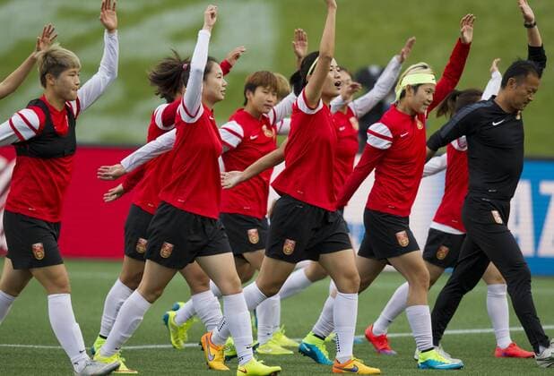 OTTAWA, June 25, 2015 -- Players of China attend the training session in Ottawa, Canada, June 25, 2015. China will play the United States in the quarterfinal match of 2015 FIFA Women s world cup here on June 26.) (SP)CANADA-OTTAWA-FIFA-WOMEN S WORLD CUP-QUARTERFINALS-TRAINING-CHINA ZouxZheng 
