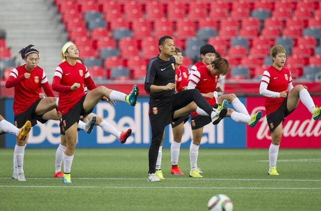 OTTAWA, June 25, 2015 -- Players of China attend the training session in Ottawa, Canada, June 25, 2015. China will play the United States in the quarterfinal match of 2015 FIFA Women s world cup here on June 26.) (SP)CANADA-OTTAWA-FIFA-WOMEN S WORLD CUP-QUARTERFINALS-TRAINING-CHINA ZouxZheng 