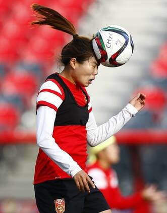 OTTAWA, June 25, 2015 -- Wang Lisi of China attends the training session in Ottawa, Canada, June 25, 2015. China will play the United States in the quarterfinal match of 2015 FIFA Women s world cup here on June 26.) (SP)CANADA-OTTAWA-FIFA-WOMEN S WORLD CUP-QUARTERFINALS-TRAINING-CHINA DingxXu 