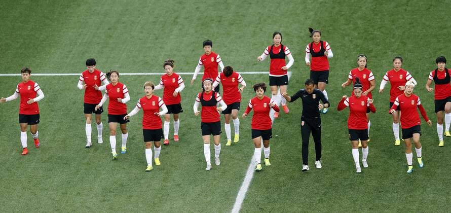 OTTAWA, June 25, 2015 -- Players of China attend the training session in Ottawa, Canada, June 25, 2015. China will play the United States in the quarterfinal match of 2015 FIFA Women s world cup here on June 26.) (SP)CANADA-OTTAWA-FIFA-WOMEN S WORLD CUP-QUARTERFINALS-TRAINING-CHINA QinxLang 