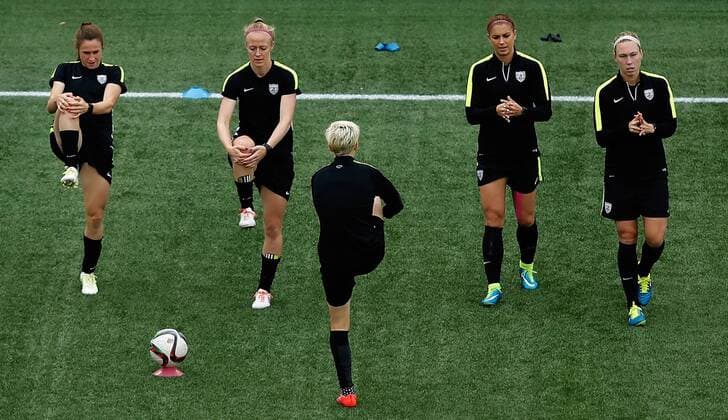 Aktuell Fußball, Damen WM, Training Nationalteam USA OTTAWA, June 25, 2015 -- Players of the United States attend the training session in Ottawa, Canada, June 25, 2015. The United States will play China in the quarterfinal match of 2015 FIFA Women s world cup here on June 26. ) (SP)CANADA-OTTAWA-FIFA-WOMEN S WORLD CUP-QUARTERFINALS-TRAINING-US WangxLili 