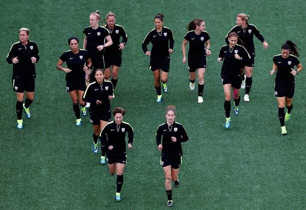 Aktuell Fußball, Damen WM, Training Nationalteam USA OTTAWA, June 25, 2015 -- Players of the United States attend the training session in Ottawa, Canada, June 25, 2015. The United States will play China in the quarterfinal match of 2015 FIFA Women s world cup here on June 26. ) (SP)CANADA-OTTAWA-FIFA-WOMEN S WORLD CUP-QUARTERFINALS-TRAINING-US WangxLili 