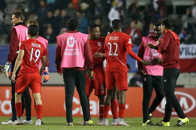 Football, Bolivia v Peru Copa America 2015. Peru s players celebrate their victory against Bolivia for the finals quarters for Copa America, at Bicentenario German Becker stadium. Temuco, Chile. 26 06 2015 Dragomir Yankovic Photosport Bolivia v Peru, Copa America 2015. 