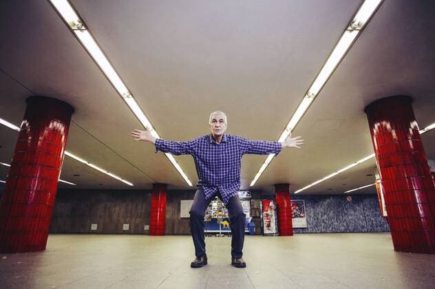Photoshooting mit Mojtaba Zares, dem ehemaligen Nationaltorwart des Iran und heutigen Kioskbesitzer in Köln, im Hauptbahnhof. Köln, 24.06.2015 Foto:xC.xHardtx xFuturexImage