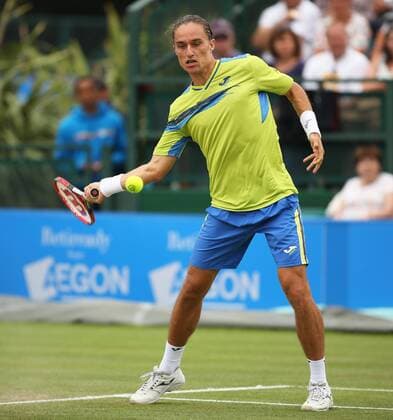 Aktuell Tennis, ATP Turnier in Nottingham 26.06.2015. Nottingham, England. Aegon Nottingham Open Tennis Tournament. Forehand from Alexander Dolgopolov (UKR) in his semi final match against Sam Querrey (USA) xDavidxKissmanx  ActionPlus11635242