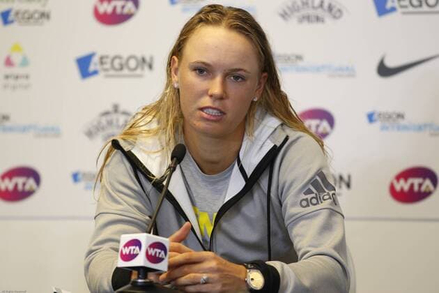 Aktuell Tennis, WTA Turnier in Eastbourne 26.06.2015 Eastbourne, England. Aegon International Eastbourne Caroline Wozniacki (DEN) at the press conference PK Pressekonferenz after she retired from an injury in the semi-final at the Women& x2019;s single Final at Devonshire park. xHongboxChenx  ActionPlus11635263