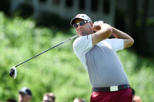 Aktuell Golf, PGA Tour, Travelers Championship in Cromwell June 26, 2015 - Cromwell, Connecticut , U.S. - Stewart Cink watches the flight of his ball from the 18th tee box during the second round of the PGA Golf Herren Travelers Championship tournament held at TPC River Highland in Cromwell Connecticut. Eric Canha CSM PGA 2015: Travelers Championship JUN 26 - ZUMAc04_
