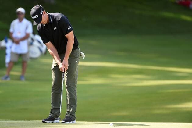 Aktuell Golf, PGA Tour, Travelers Championship in Cromwell June 26, 2015 - Cromwell, Connecticut , U.S. - Hunter Mahan putts on the 15th green during the second round of the PGA Golf Herren Travelers Championship tournament held at TPC River Highland in Cromwell Connecticut. Eric Canha CSM PGA 2015: Travelers Championship JUN 26 - ZUMAc04_