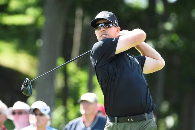 Aktuell Golf, PGA Tour, Travelers Championship in Cromwell June 26, 2015 - Cromwell, Connecticut , U.S. - Hunter Mahan watches his ball make its way down the 18th fairway during the second round of the PGA Golf Herren Travelers Championship tournament held at TPC River Highland in Cromwell Connecticut. Eric Canha CSM PGA 2015: Travelers Championship JUN 26 - ZUMAc04_