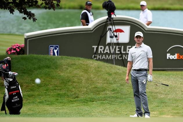 Aktuell Golf, PGA Tour, Travelers Championship in Cromwell June 26, 2015 - Cromwell, Connecticut , U.S. - John Merrick watches his ball land on the 15th green during the second round of the PGA Golf Herren Travelers Championship tournament held at TPC River Highland in Cromwell Connecticut. Eric Canha CSM PGA 2015: Travelers Championship JUN 26 - ZUMAc04_
