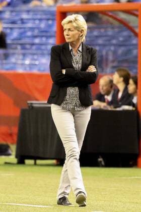 Silvia Neid (Trainerin, Coach, Deutschland), enttäuscht schauend, Enttäuschung, Frustration, disappointed, pessimistisch, Fussball, FIFA Frauen-WM 2015, Deutschland - Frankreich, xozx