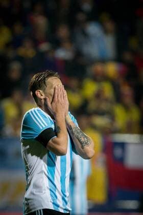 Argentina s Lucas Biglia reacts during the quarter-final match between Argentina and Colombia at the Copa America Chile 2015 in the El Sausalito Stadium, in Vina del Mar city, Chile, on June 26, 2015. ) (da) (SP)CHILE-VINA DEL MAR-COPA AMERICA-ARGENTINA VS COLOMBIA PedroxMera 