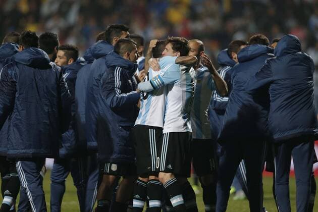 Argentina s Carlos Tevez (center L) and Lionel Messi (center R) celebrate the victory at the end of the quarterfinal match of the Copa America Chile 2015, against Colombia, held in the El Sausalito Stadium, in Vina del Mar city, Chile, on June 26, 2015. Argentina won 5-4 on penalties. ) (da) (SP)CHILE-VINA DEL MAR-COPA AMERICA-ARGENTINA VS COLOMBIA JorgexVillegas 
