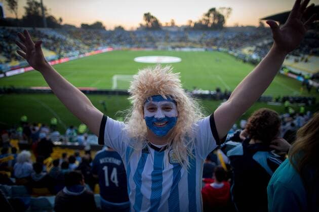 A fan of Argentina reacts before the quarter-final match between Argentina and Colombia at the Copa America Chile 2015 in the El Sausalito Stadium, in Vina del Mar city, Chile, on June 26, 2015. Pedro Mera) (da) (SP)CHILE-VINA DEL MAR-COPA AMERICA-ARGENTINA VS COLOMBIA e PedroxMera 