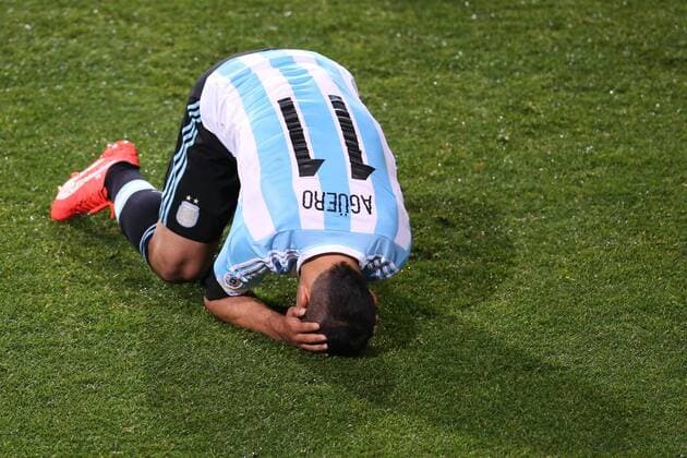 Football, Argentina v Colombia. Copa America 2015. Argentina player Sergio Aguero, laments from injury during the quarter-finals of the Copa America 2015 in Sausalito in Vina del Mar, Chile stadium. 26 06 2015 Jonathan Mancilla Photosport Argentina v Colombia, Copa America 2015. 