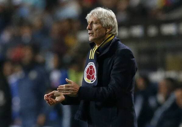 Football , Argentina v Colombia. Copa America 2015 . Argentina s manager Gerardo Martino instructs his players during the quarter finals of the Copa America 2015 football match played against Colombia at the Sausalito stadium in Vina del Mar, Chile. 26 06 2015 Martin Thomas Photosport Argentina v Colombia, Copa America 2015. 