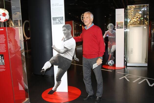 Peter Kupferschmidt mit seinen Mitspielern Gerd Müller und Uli Hoeneß Fussball Erlebniswelt in der Allianz Arena FC Bayern München 50 Jahre Bundesliga-Aufstieg 26.06.2015