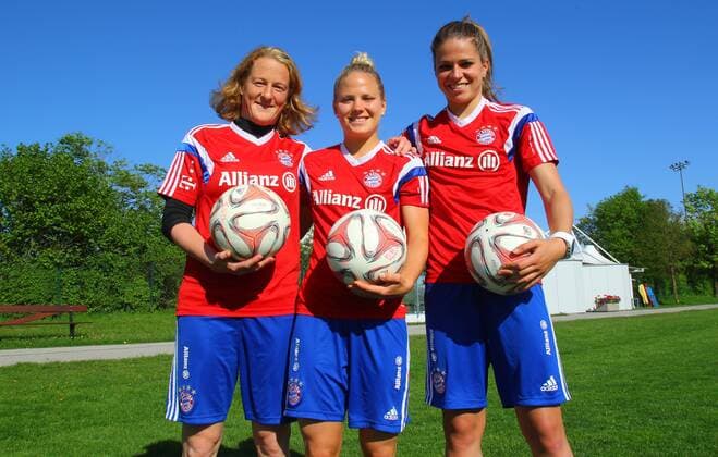 FC Bayern München-WM-Teilnehmerinnen v.l.: Melanie Behringer, Leonie Maier, Melanie Leupolz Frauenfussball 1. BL 08.05.2015 FC Bayern München Frauenfussball