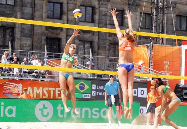 Aktuell Beachvolleyball-WM in Amsterdam Brazil s Larissa and Talita in action against Netherlands s Van Der Vlist and Van Gestel on June 27,2015 in Amsterdam,Netherlands during Beach volleyball Beachvolleyball World Championsships. Imago Paulo Amorim