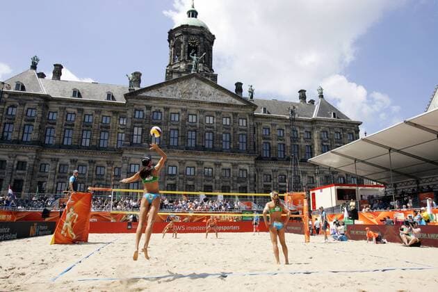 Aktuell Beachvolleyball-WM in Amsterdam Brazil s Talita and Larissa in action against Netherlands s Van Der Vlist and Van Gestel on June 27,2015 in Amsterdam,Netherlands during Beach volleyball Beachvolleyball World Championsships. Imago Paulo Amorim