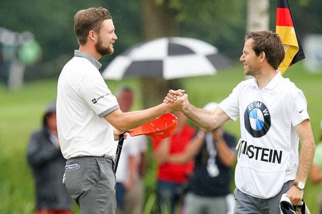 Aktuell Golf, BMW International Open in München Eichenried Moosinning l-r: Anton Kirstein (GER) bedankt sich bei Bruder und Caddie Stefan Kirstein , BMW International Open 2015, Tag 3, Golf, 27.06.2015 , Copyright: Kolbert Eibner-Pressefoto EP_CKT