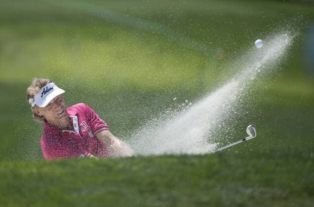 Aktuell Golf, Bernhard Langer bei den US Senior Open June 26, 2015 - Sacramento, California, USA - Bernhard Langer hits out of the sand trap on the 5th hole during round two of the 2015 U.S. Senior Open at Del Paso Country Club on Friday, June 26, 2015 in Sacramento, Calif. Sacramento California News - June 26, 2015 - ZUMAs76_