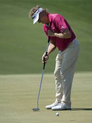 Aktuell Golf, Bernhard Langer bei den US Senior Open June 26, 2015 - Sacramento, California, USA - Bernhard Langer uses an anchored putter during round two of the 2015 U.S. Senior Open at Del Paso Country Club on Friday, June 26, 2015 in Sacramento, Calif. Sacramento California News - June 26, 2015 - ZUMAs76_