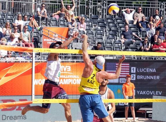 Aktuell Beachvolleyball-WM in Amsterdam Yakovlev (R) of KAZ vies with agains Lucena (L) of USA on June 27,2015 in Amsterdam,Netherlands during Beach volleyball Beachvolleyball World Championships. Imago Paulo Amorim