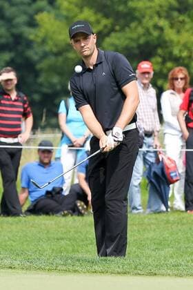 Aktuell Golf, BMW International Open in München Eichenried Moosinning Marcel Schneider (GER) beim Chip aufs Green, BMW International Open 2015, Tag 3, Golf, 27.06.2015 , Copyright: Kolbert Eibner-Pressefoto EP_CKT