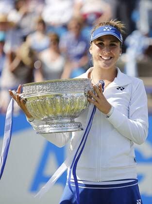 Aktuell Tennis, Belinda Bencic gewinnt WTA Turnier in Eastbourne 27.06.2015 Eastbourne, England. Aegon International Eastbourne Tennis Tournament Belinda Bencic (SUI) with trophy after wining her Women s singles final against Radwanska at Devonshire park. xHongboxChenx  ActionPlus11635614