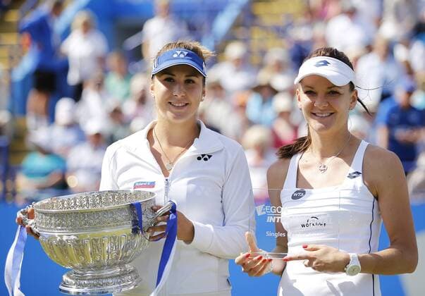 Aktuell Tennis, Belinda Bencic gewinnt WTA Turnier in Eastbourne 27.06.2015 Eastbourne, England. Aegon International Eastbourne Tennis Tournament Belinda Bencic (SUI) with trophy after wining her Women s singles final against Radwanska at Devonshire park. xHongboxChenx  ActionPlus11635616