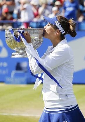 Aktuell Tennis, Belinda Bencic gewinnt WTA Turnier in Eastbourne 27.06.2015 Eastbourne, England. Aegon International Eastbourne Tennis Tournament Belinda Bencic (SUI) with trophy after wining her Women s singles final against Radwanska at Devonshire park. xHongboxChenx  ActionPlus11635619