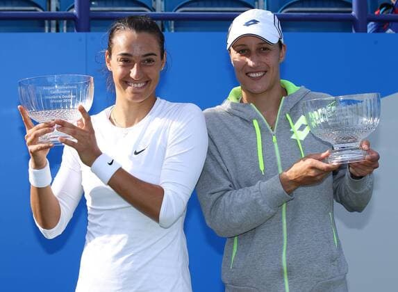 TENNIS - WTA Tennis Damen Aegon International 2015 EASTBOURNE,ENGLAND,27.JUN.15 - TENNIS - WTA Tour, Aegon International, doubles final, award ceremony. Image shows Caroline Garcia (FRA) and Katarina Srebotnik (SLO). GEPAxpictures xAlanxGrieves