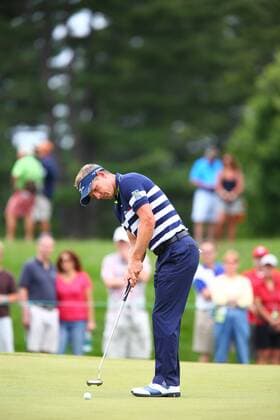 Aktuell Golf, PGA Tour, Travelers Championship in Cromwell June 27, 2015 - Cromwell, Connecticut, U.S - Luke Donald attempts a put on the second green during the third round of the Travelers Championship at TPC River Highlands in Cromwell, Connecticut. Golf 2015 - Travelers Championship - Round 3 - ZUMAc119