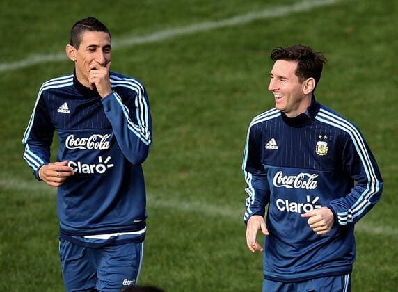 Aktuell Fußball, Copa America, Training Nationalmannschaft Argentinien Argentina s national team Nationalteam players Angel Di Maria (L) and Lionel Messi attend a training session in Vina del Mar, on June 27, 2015. . Juan Roleri ) (jp) VINA DEL MAR-AMERICAN CUP-ARGENTINA TELAM 