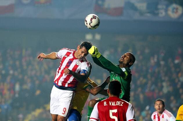 Brazil s goalkeeper Jefferson (top R) blocks the ball during a quarter-final match between Brazil and Paraguay in Concepcion, Chile, June 27, 2015. Paraguay defeated Brazil 4-3 on penalties after a 1-1 draw thus qualified to the semi-final round. ) (SP)CHILE-CONCEPCION-AMERICAN CUP-QUARTERFINAL-BRAZIL VS PARAGUAY XuxZijian 
