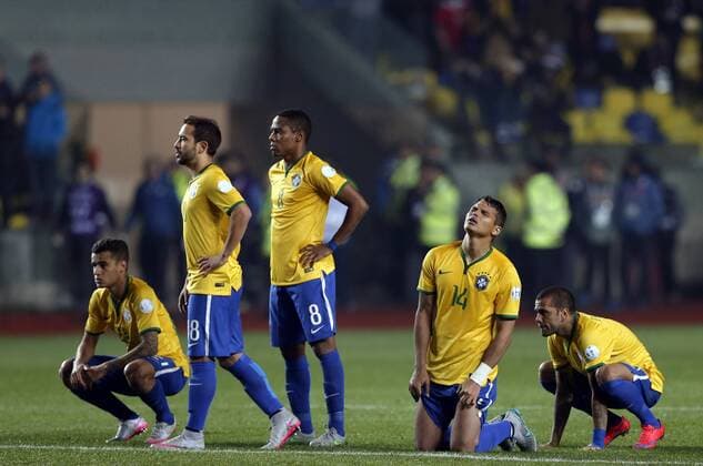 Brazil s players react after the penalty phase of a quarter-final match between Brazil and Paraguay in Concepcion, Chile, June 27, 2015. Paraguay defeated Brazil 4-3 on penalties after a 1-1 draw thus qualified to the semi-final round. ) (vf) (SP)CHILE-CONCEPCION-AMERICAN CUP-BRAZIL VS PARAGUAY GuillermoxArias 
