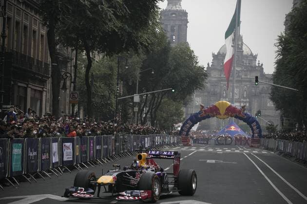 A driver of the Infiniti Red Bull racing team takes part in a F1 demonstration held on a racing circuit at the Zocalo Square of Mexico City, capital of Mexico, on June 27, 2015. Fans gathered on Saturday in the Zocalo of Mexico City to attend the exhibition of the Australian driver Daniel Ricciardo and the Spanish driver Carlos Sainz Jr. from Infiniti Red Bull racing team. With this, the Formula 1 prepares its return to Mexico, a country that does not host a race since 1992, and will again receive a F1 Grand Prix from Oct. 30 to Nov. 1, according to local press information. Alejandro Ayala) (jg) (SP)MEXICO-MEXICO CITY motor racing Motorsport F1 e AlejandroxAyala 