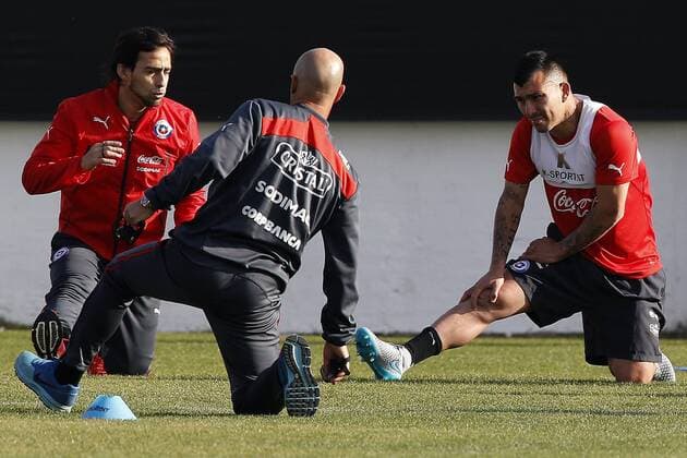 Football, Chilean national team Nationalteam training session. Gary Medel during the morning training session at the Juan Pinto Duran training center in Santiago, Chile. 27 06 2015 Paul Plaza Photosport Entrenamiento de la seleccion chilena. 27 06 15 