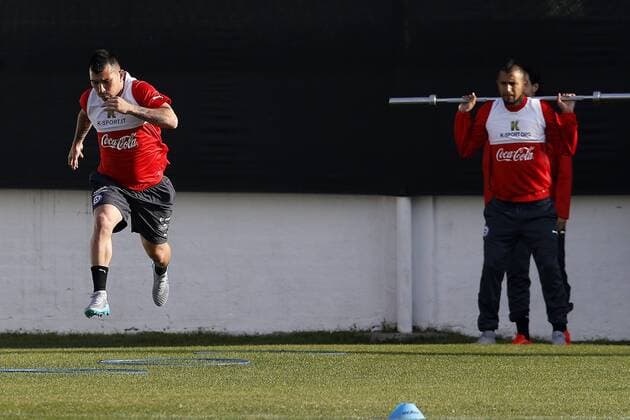 Football, Chilean national team Nationalteam training session. Gary Medel left and Arturo Vidal during the morning training session at the Juan Pinto Duran training center in Santiago, Chile. 27 06 2015 Paul Plaza Photosport Entrenamiento de la seleccion chilena. 27 06 15 