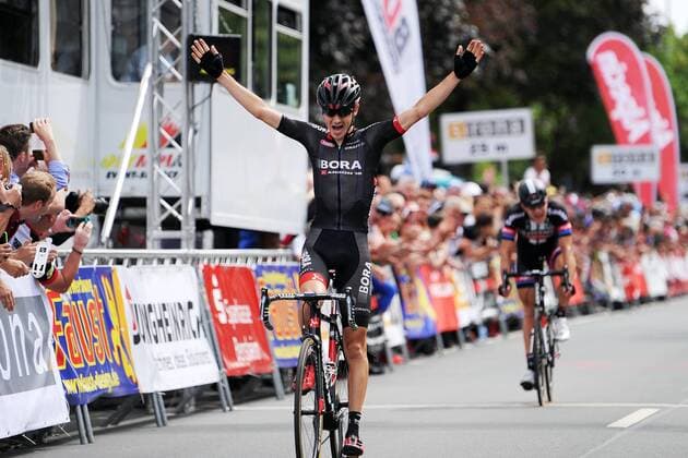 Emmanuel BUCHMANN ( GER Team BORA - Argon 18 ) gewinnt den Deutschen Meistertitel im Alleingang - Finish - Ziel - Jubel - Freude - Emotionen - Zeremonie - Querformat - quer - horizontal - Event Veranstaltung: Deutsche Meisterschaften 2015 - Maenner - men - Strassenrennen - Location Ort: Bensheim - Hessen - Deutschland - Europe - Europa - Date Datum: 28.06.2015