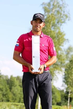Moosinning Pablo Larrazabal (ESP) mit dem Pokal in der Hand , BMW International Open 2015, Tag 4, Finale, Golf, 28.06.2015 , Copyright: Kolbert Eibner-Pressefoto EP_CKT