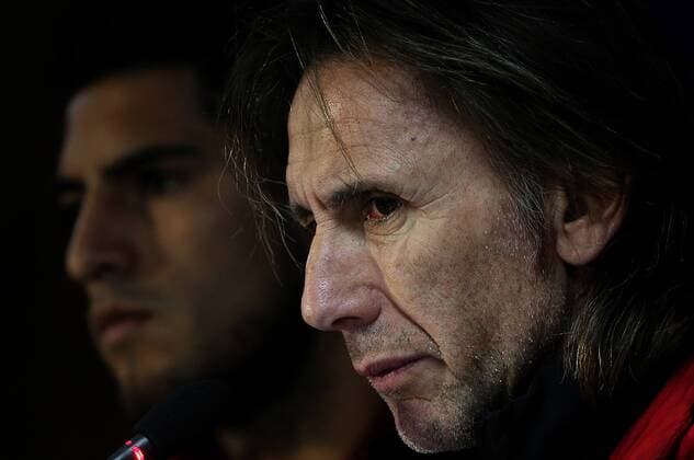 Peru s head coach, Ricardo Gareca, takes part in a press conference PK Pressekonferenz in Santiago, Chile, on June 28, 2015. Peru s national soccer team will face Chile on Monday, in the semifinals of the Copa America Chile 2015 in the National Stadium. Claudio Fanchi ) (da) (SP)CHILE-SANTIAGO-PERU-COPA AMERICA-NEWS CONFERENCE TELAM 