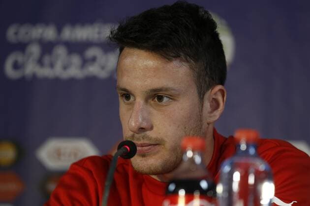 Football, Chilean national team Nationalteam press conference PK Pressekonferenz The player of the Chilean national team, Angelo Henriquez, attends to the press conference the day before the 2015 Copa America football match against Peruat the National stadium in Santiago, Chile. 28 06 2015 Paul Plaza Photosport Conferencia de prensa de la seleccion chilena, martes 28 de junio. 