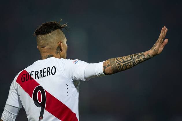 Chile x Peru SANTIAGO, CHILE - 06 29 2015: CHILE PERU X - Paolo Guerrero of Peru during the match between Chile x Peru, valid for the semi final of the Copa America 2015 held at the National Stadium Julio Mart?nez Pr?danos. (Photo: Marcelo Machado de Melo FotoArena)  MarceloxMachadoxdexMelo